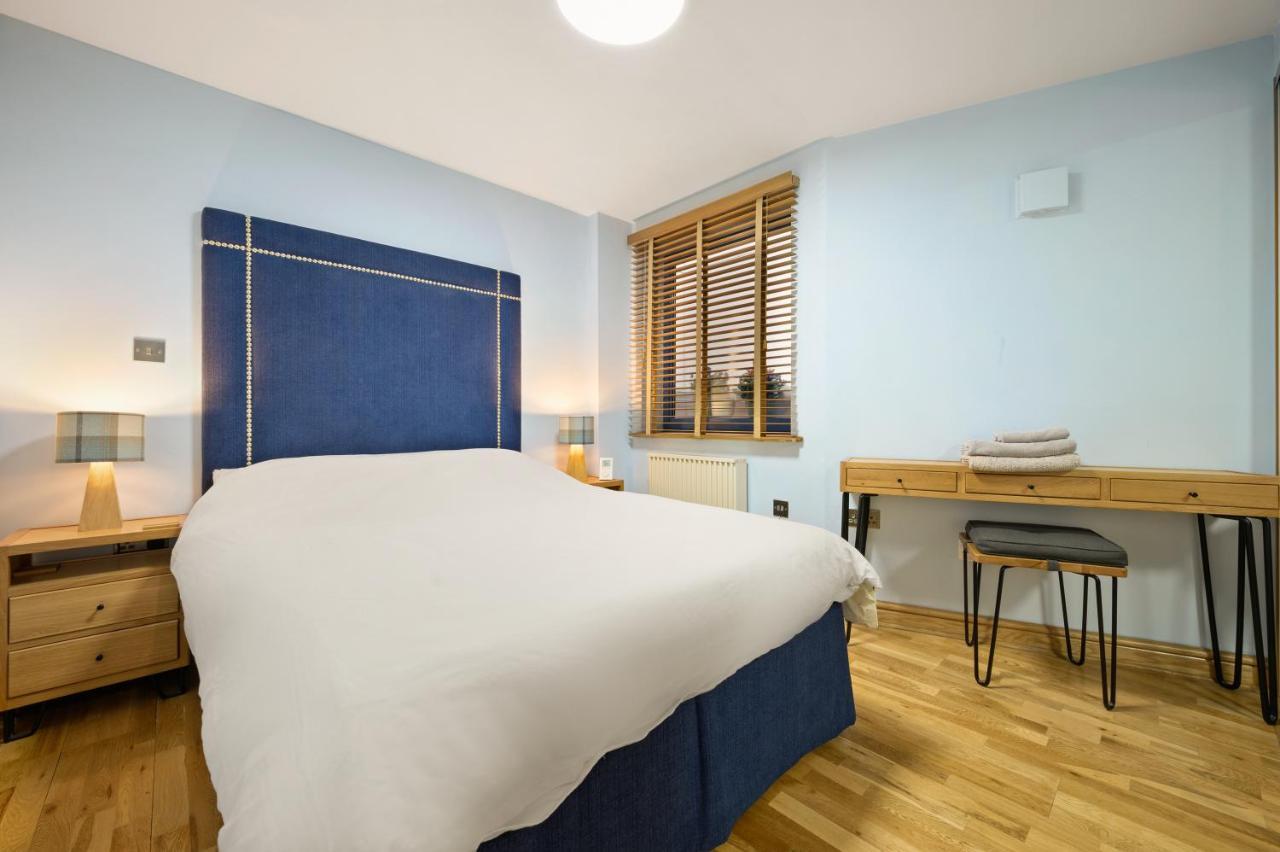 Lovely 2 Double Bedroom Flat With Patio Manchester Dış mekan fotoğraf