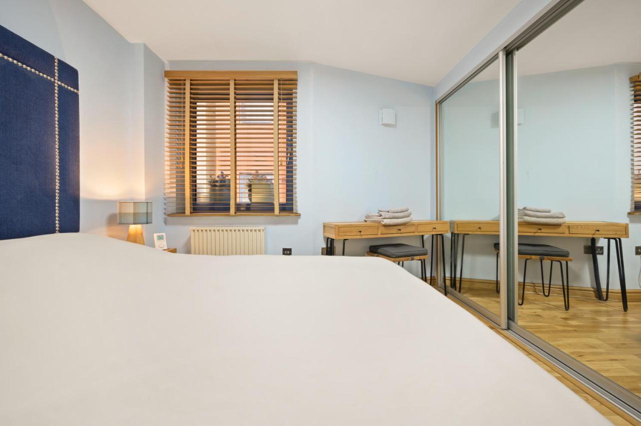 Lovely 2 Double Bedroom Flat With Patio Manchester Dış mekan fotoğraf