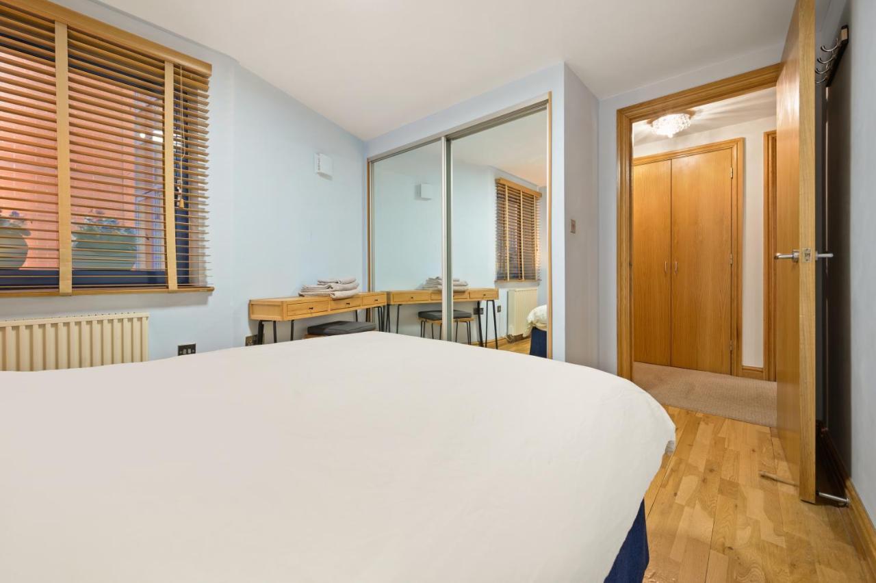 Lovely 2 Double Bedroom Flat With Patio Manchester Dış mekan fotoğraf