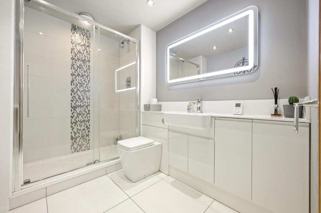 Lovely 2 Double Bedroom Flat With Patio Manchester Dış mekan fotoğraf