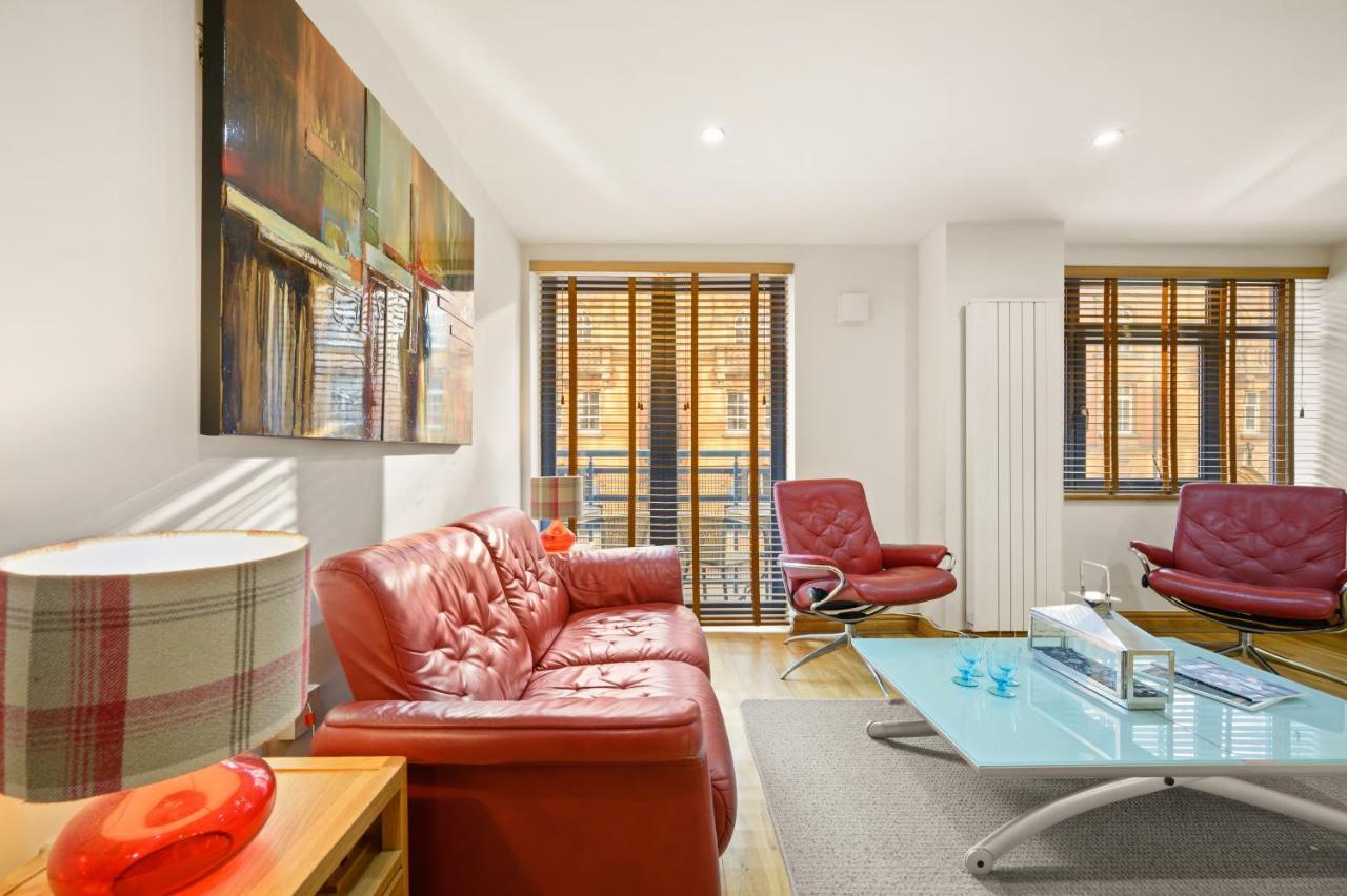 Lovely 2 Double Bedroom Flat With Patio Manchester Dış mekan fotoğraf