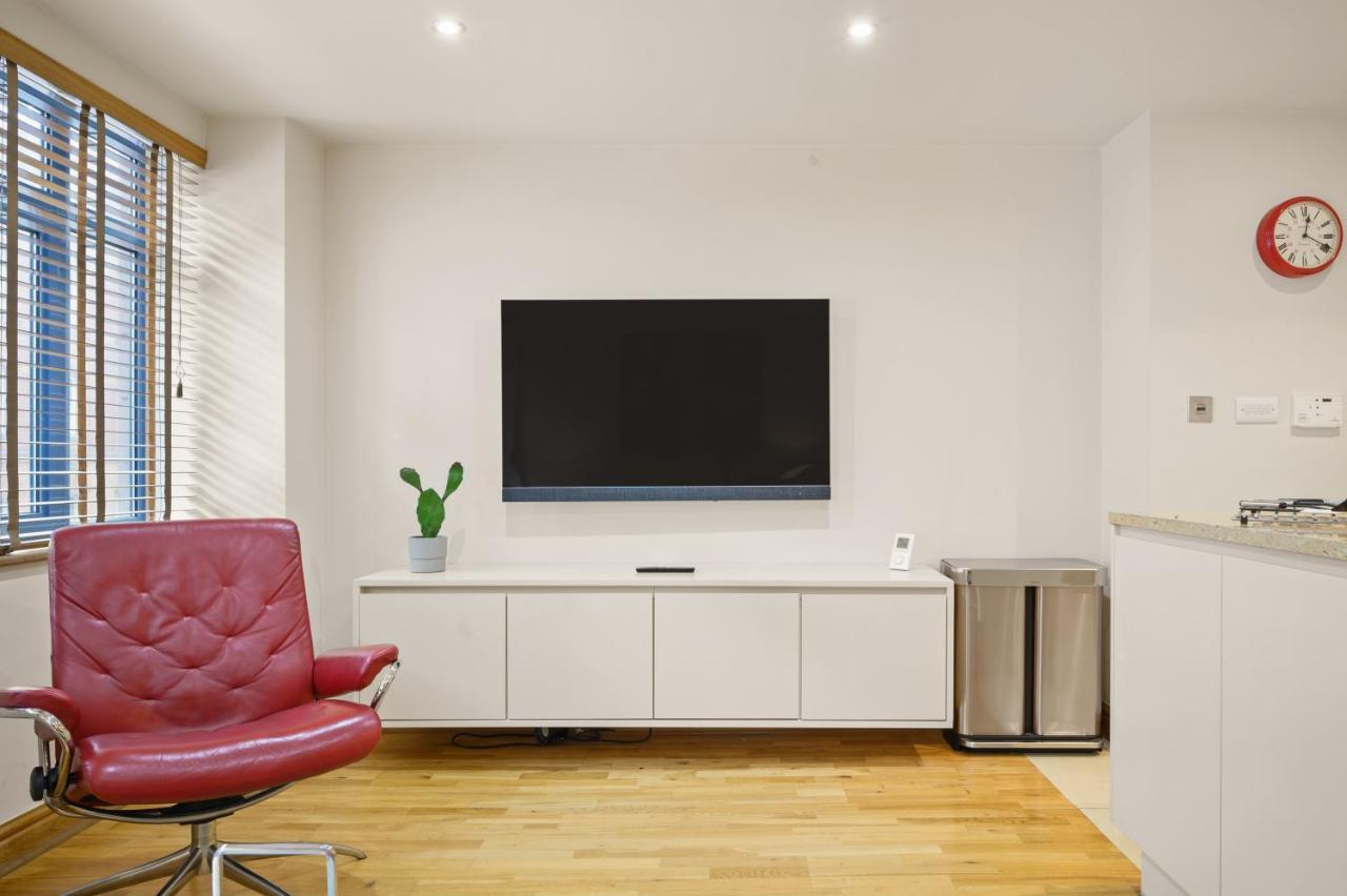 Lovely 2 Double Bedroom Flat With Patio Manchester Dış mekan fotoğraf
