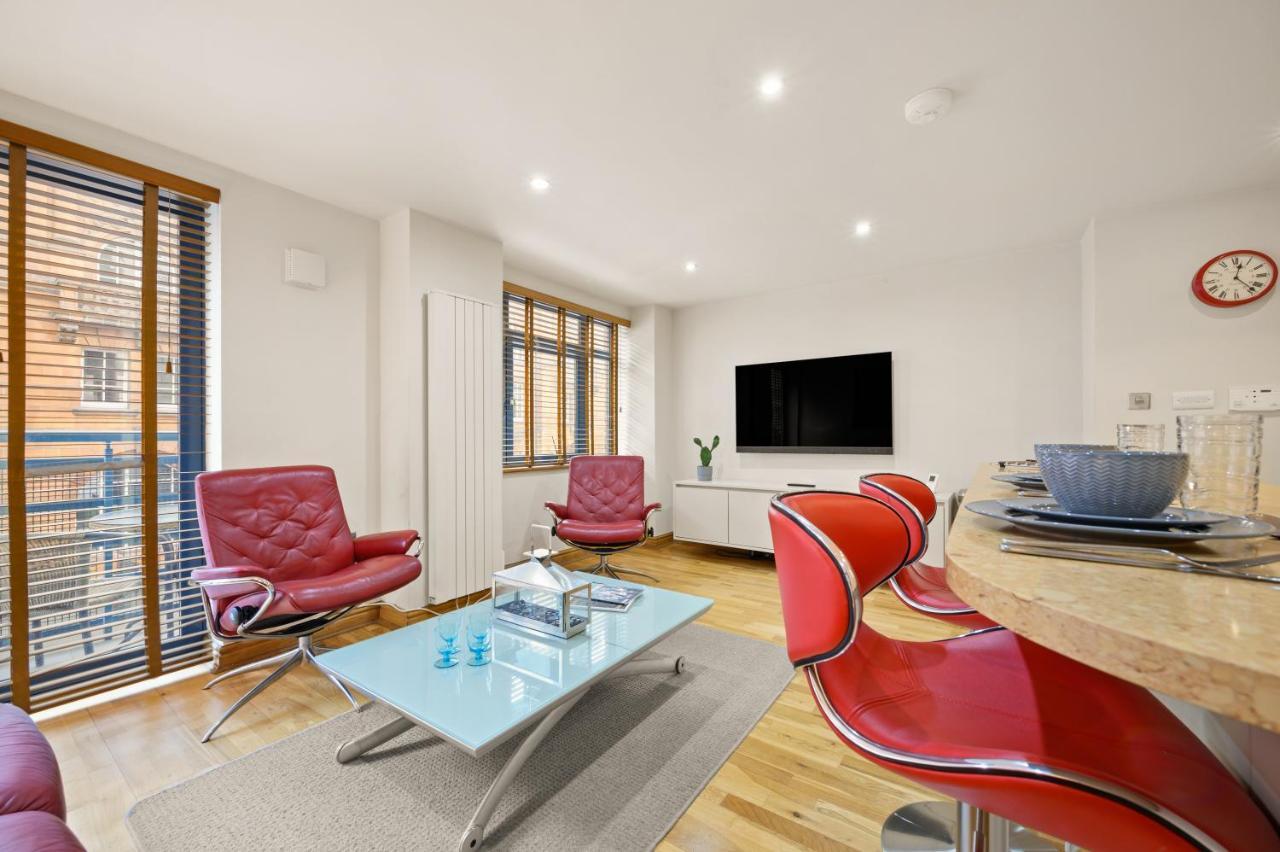 Lovely 2 Double Bedroom Flat With Patio Manchester Dış mekan fotoğraf